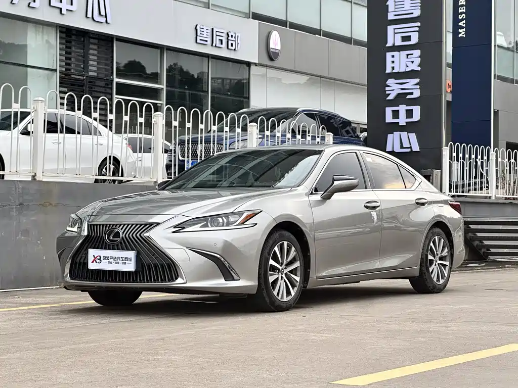 Lexus ES 2020