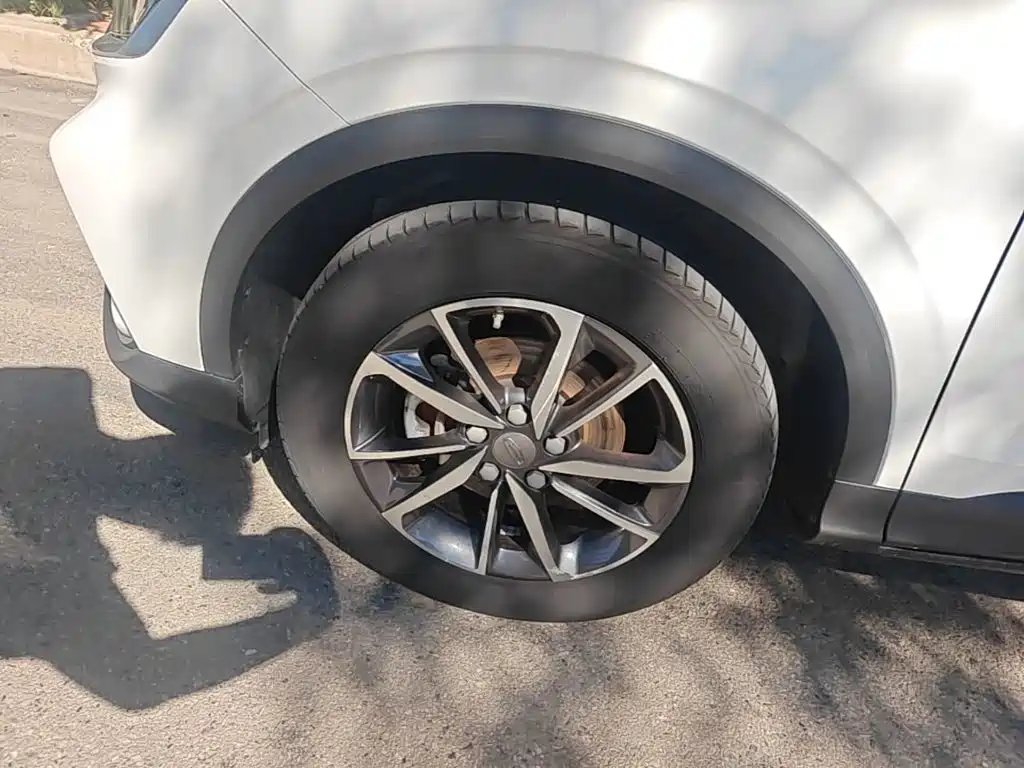 Geely Binyue — миниатюра 23