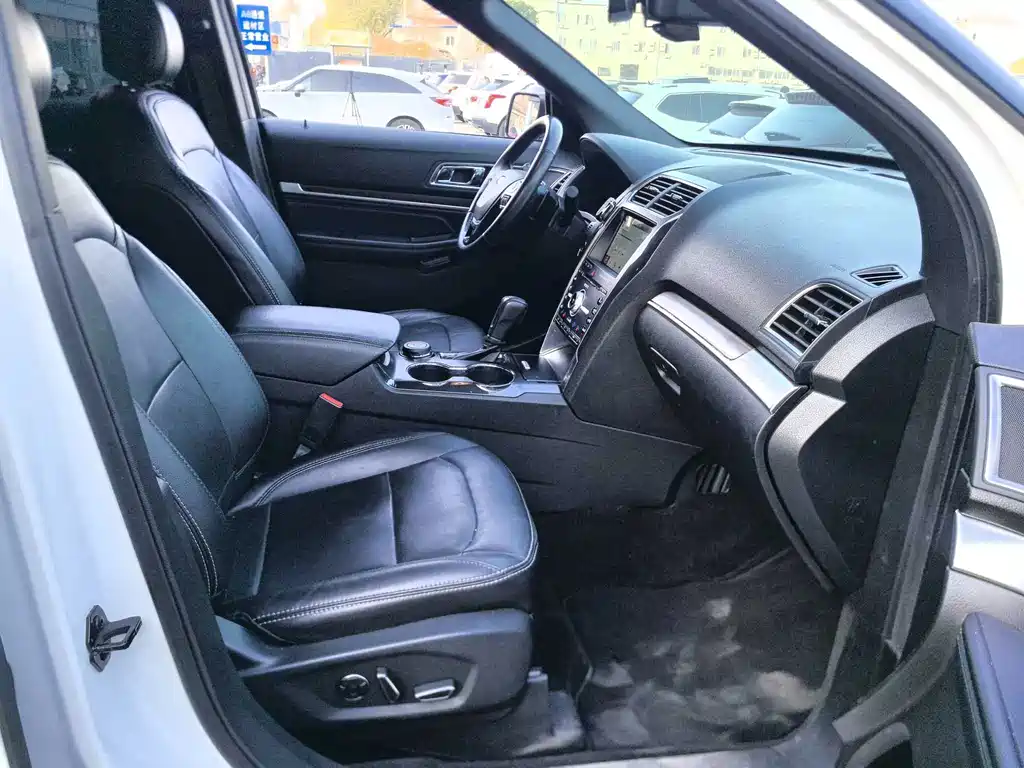 Ford Explorer (Import) — миниатюра 8