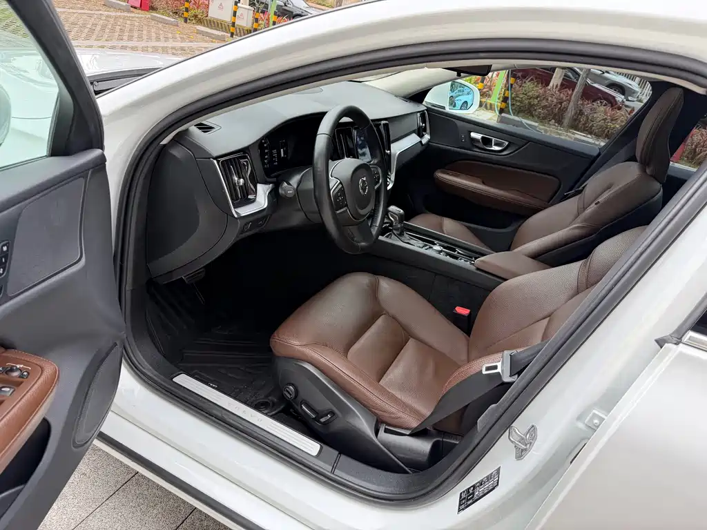 Volvo V60 2020 T4 Luxury