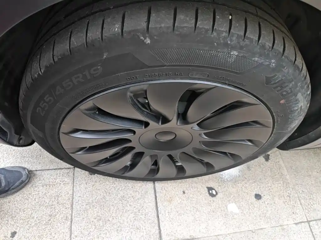 Tesla Model Y — миниатюра 23
