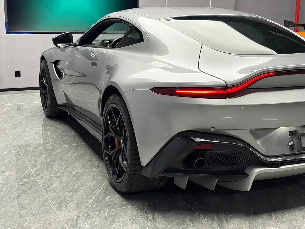 Aston Martin V8 Vantage — миниатюра 6