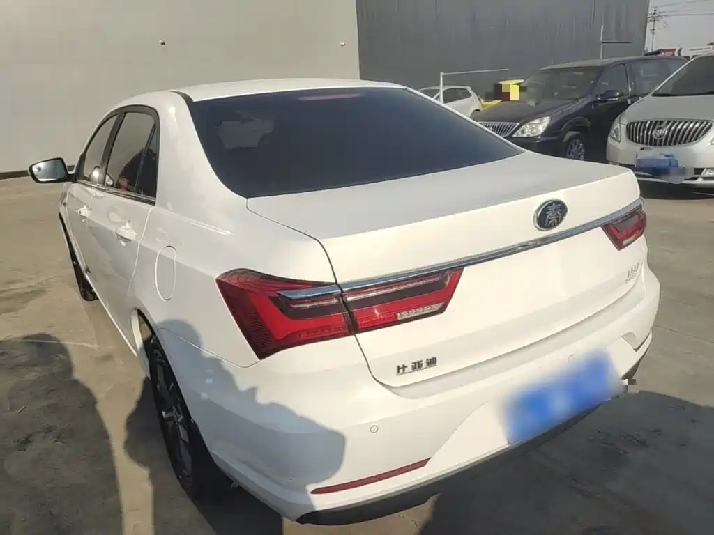 BYD Qin — миниатюра 5