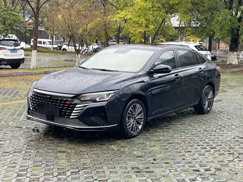 DONGFENG YI HYUN MAX