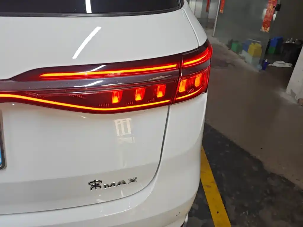 BYD MAX — миниатюра 8