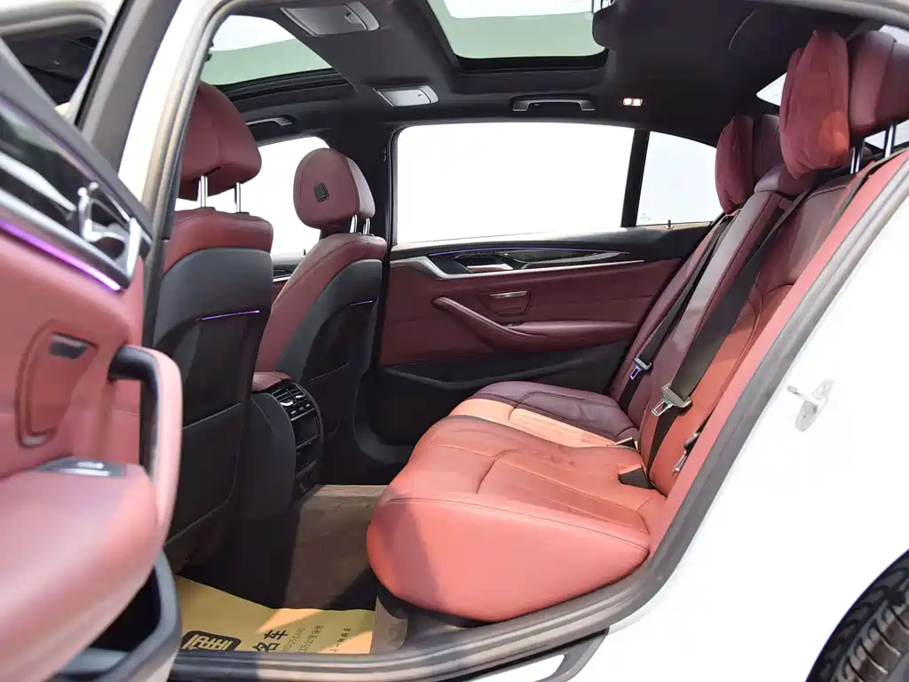 BMW 5 Series — миниатюра 7