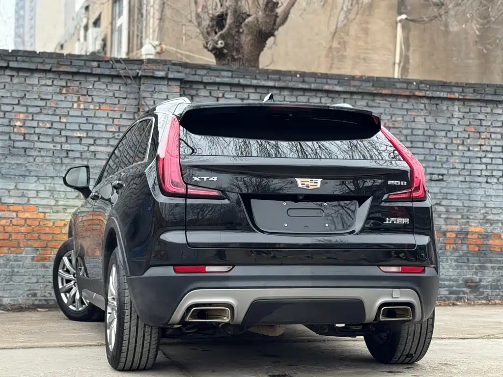 CADILLAC XT4