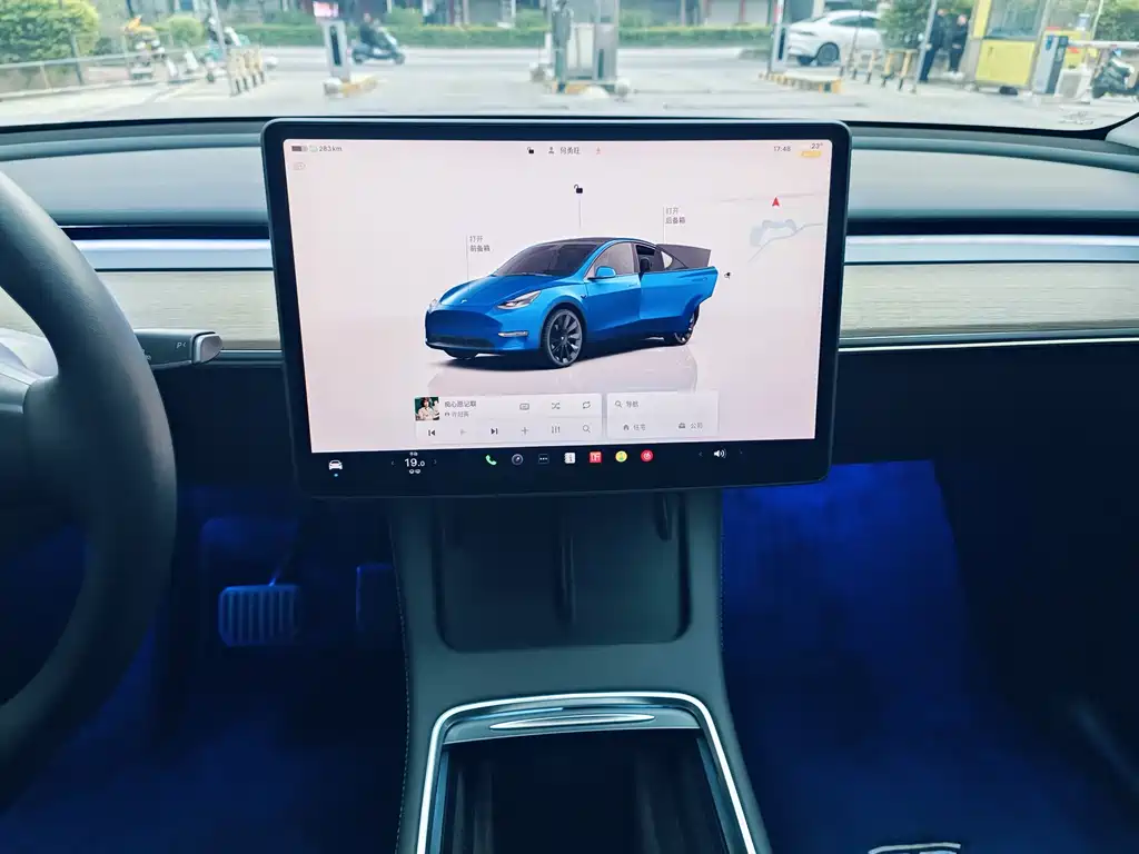 TESLA MODEL Y