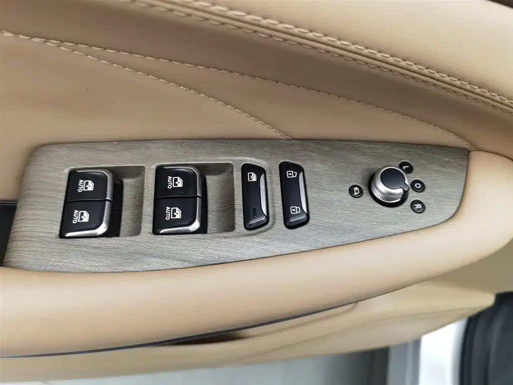 BLUE ELECTRIC BLUE ELECTRIC E5