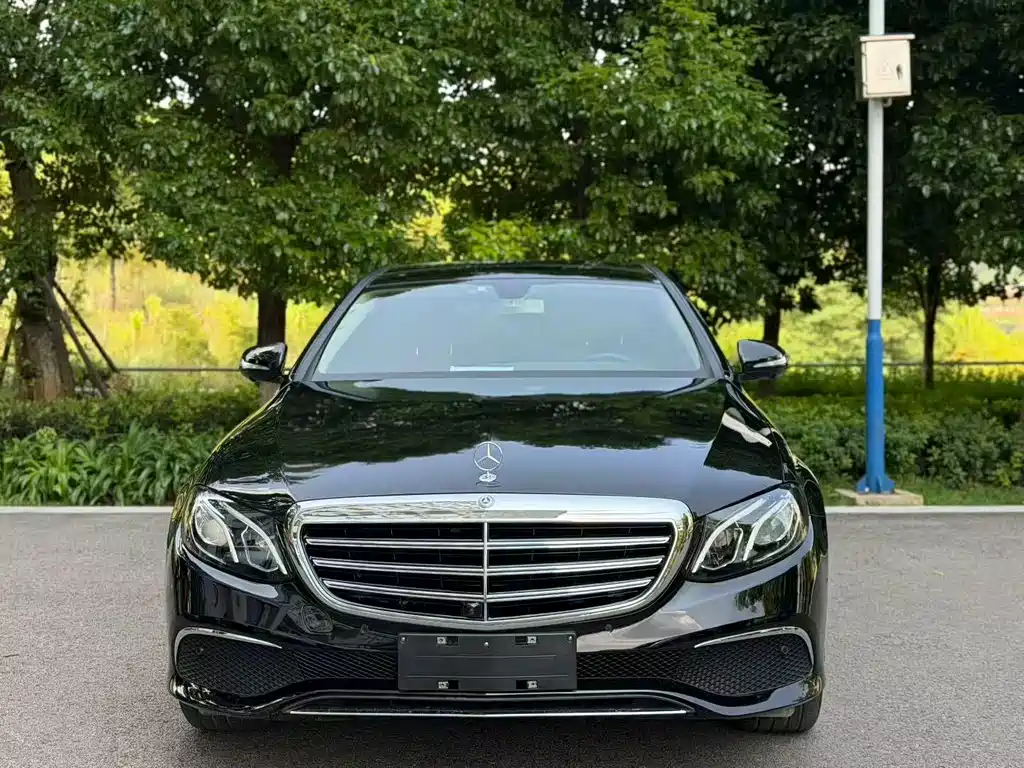 Mercedes-Benz E-Class — миниатюра 2