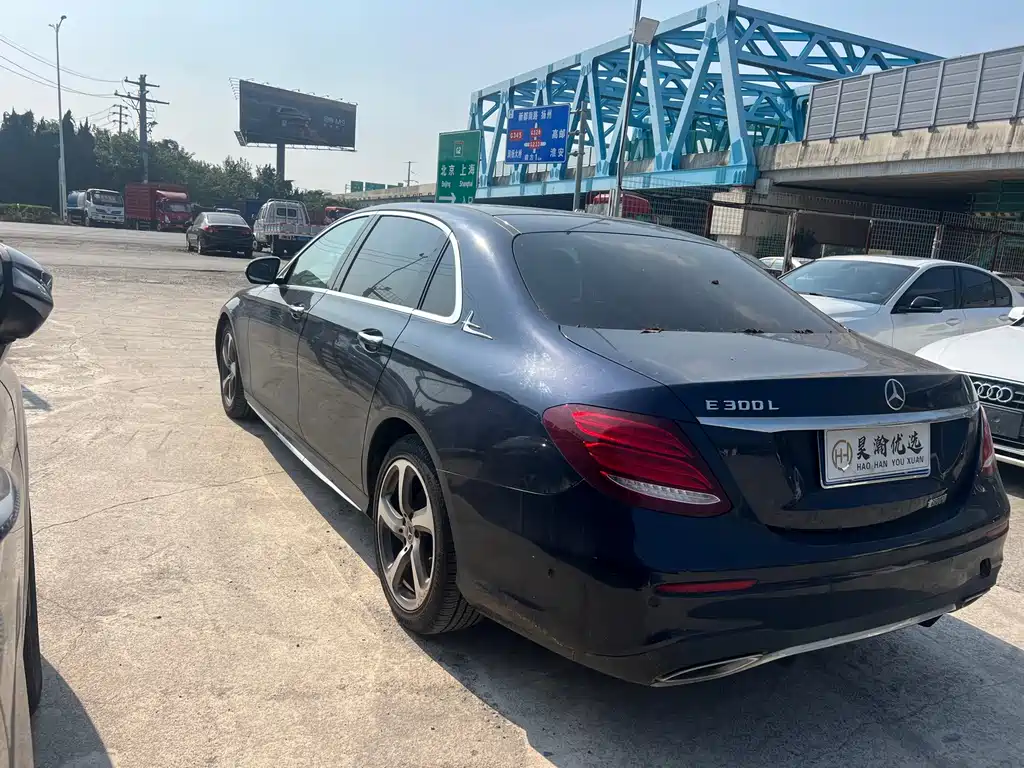 Mercedes-Benz E-Class — миниатюра 9