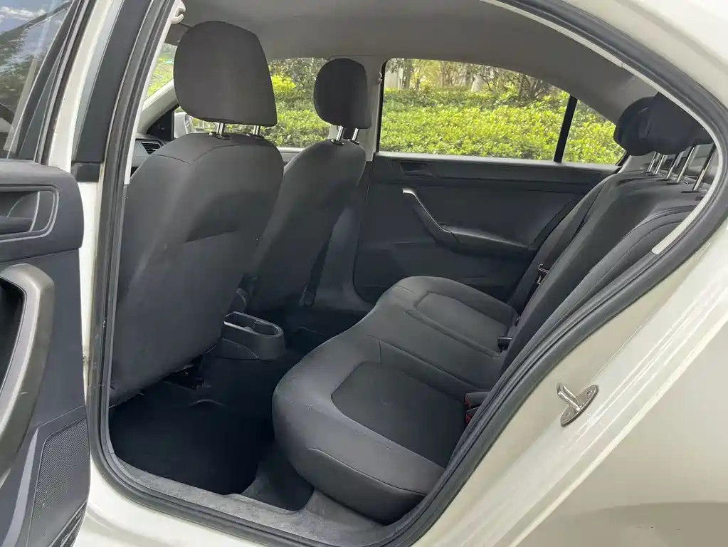 Volkswagen Santana — миниатюра 6
