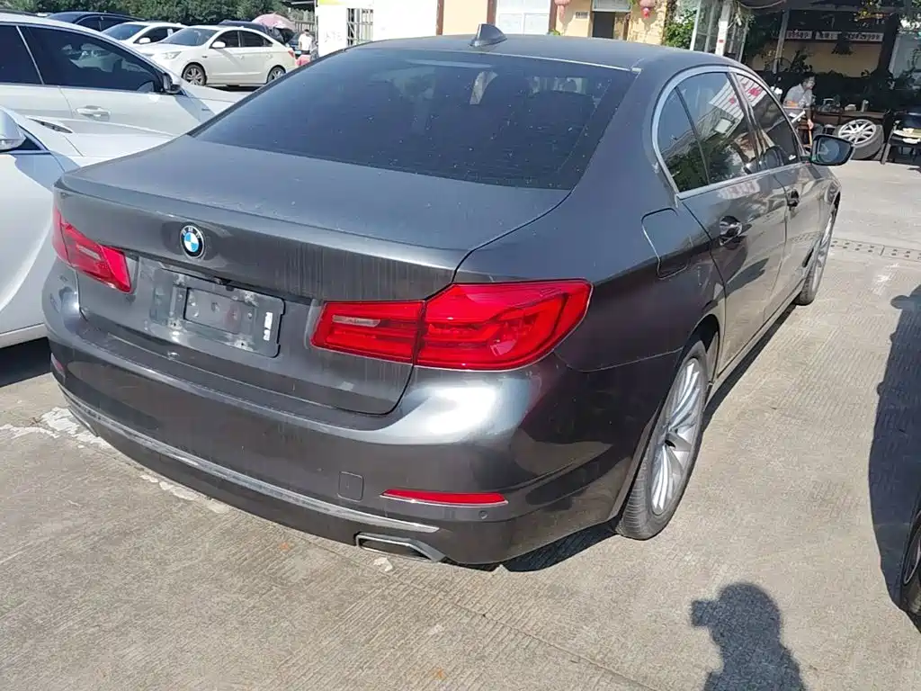 BMW 5 Series — миниатюра 7