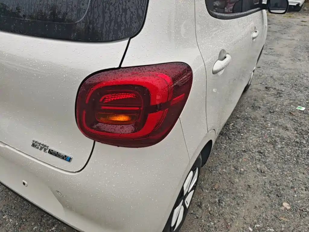 Wuling MINIEV — миниатюра 8