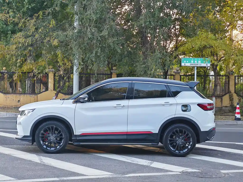 Geely Binyue — миниатюра 7