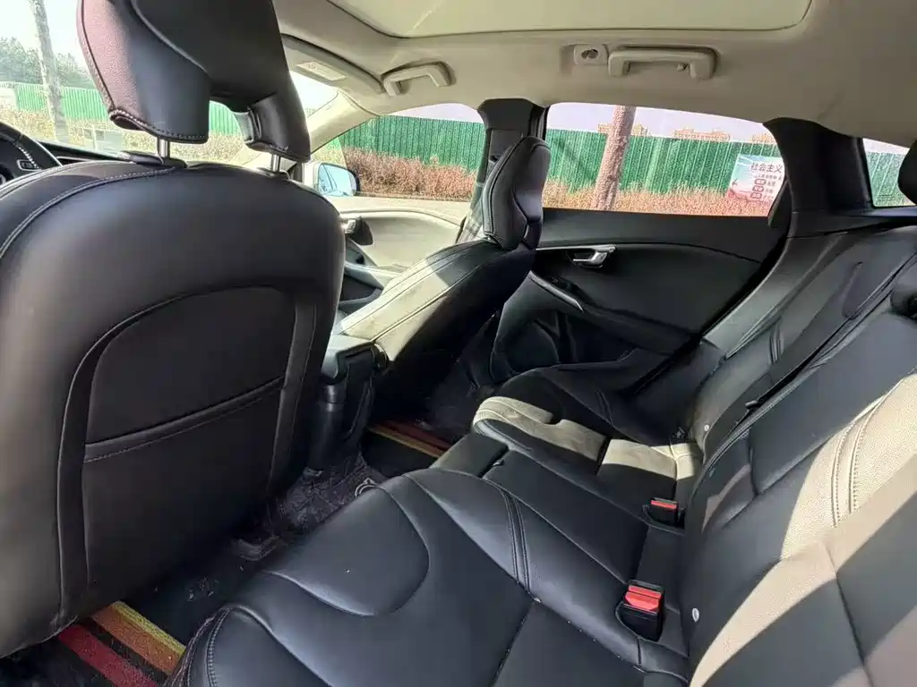 Volvo V40 — миниатюра 8