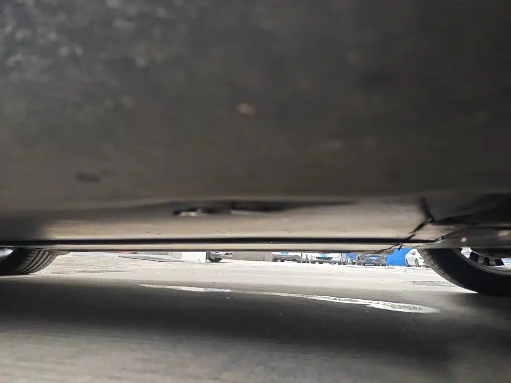 Tesla Model Y — миниатюра 17