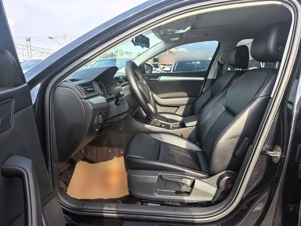 Skoda Superb — миниатюра 9