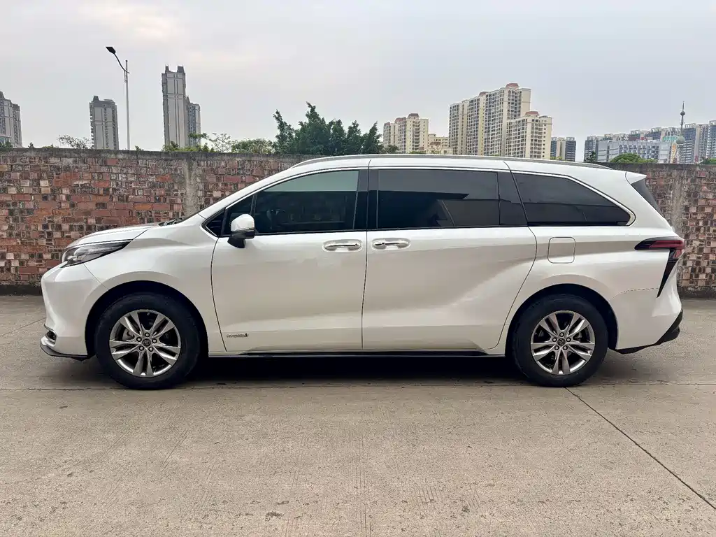 Toyota Sienna 2021 2.5L Luxury