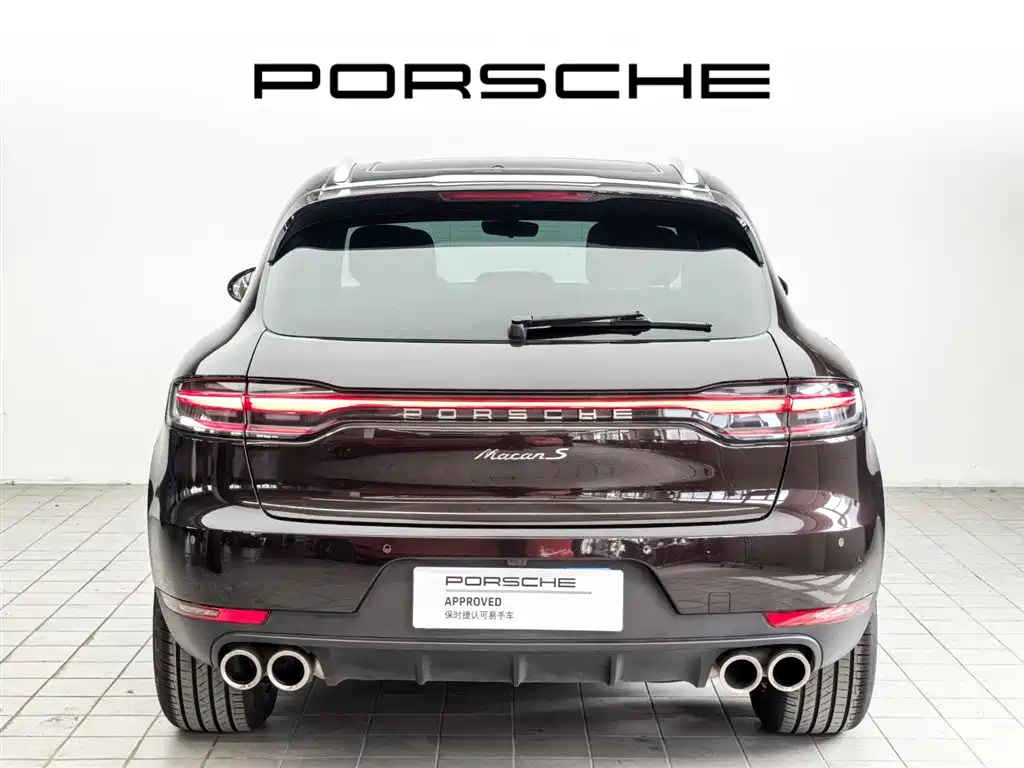 PORSCHE MACAN