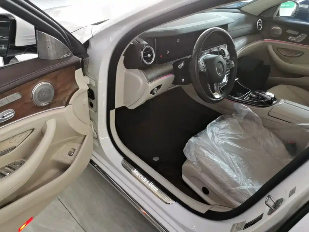 Mercedes-Benz E-Class — миниатюра 16