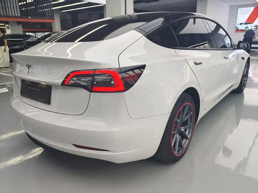 Tesla Model 3 — миниатюра 9