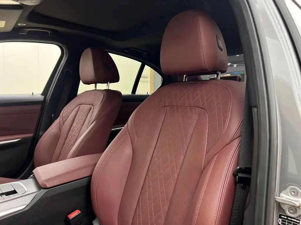 BMW 3 Series — миниатюра 10