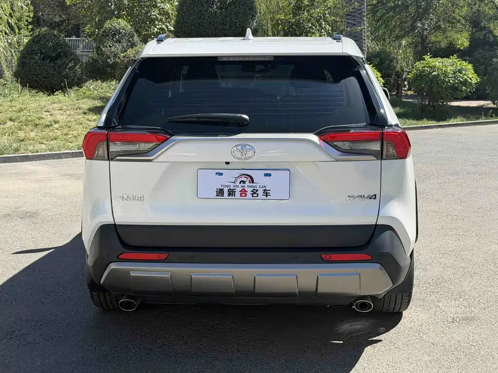 Toyota RAV4 — миниатюра 8
