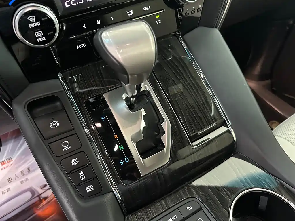 Lexus LM — миниатюра 13