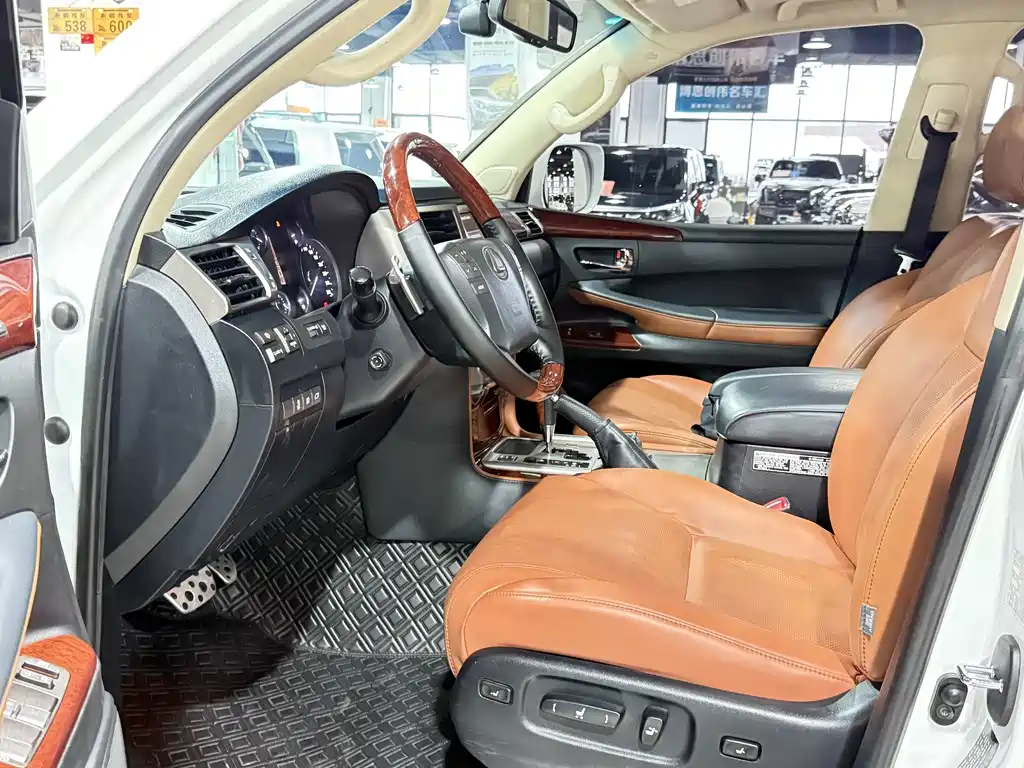 Lexus LX — миниатюра 4