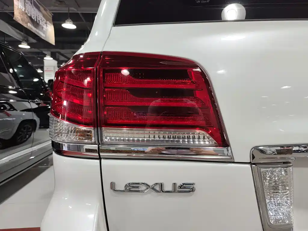 Lexus LX — миниатюра 21
