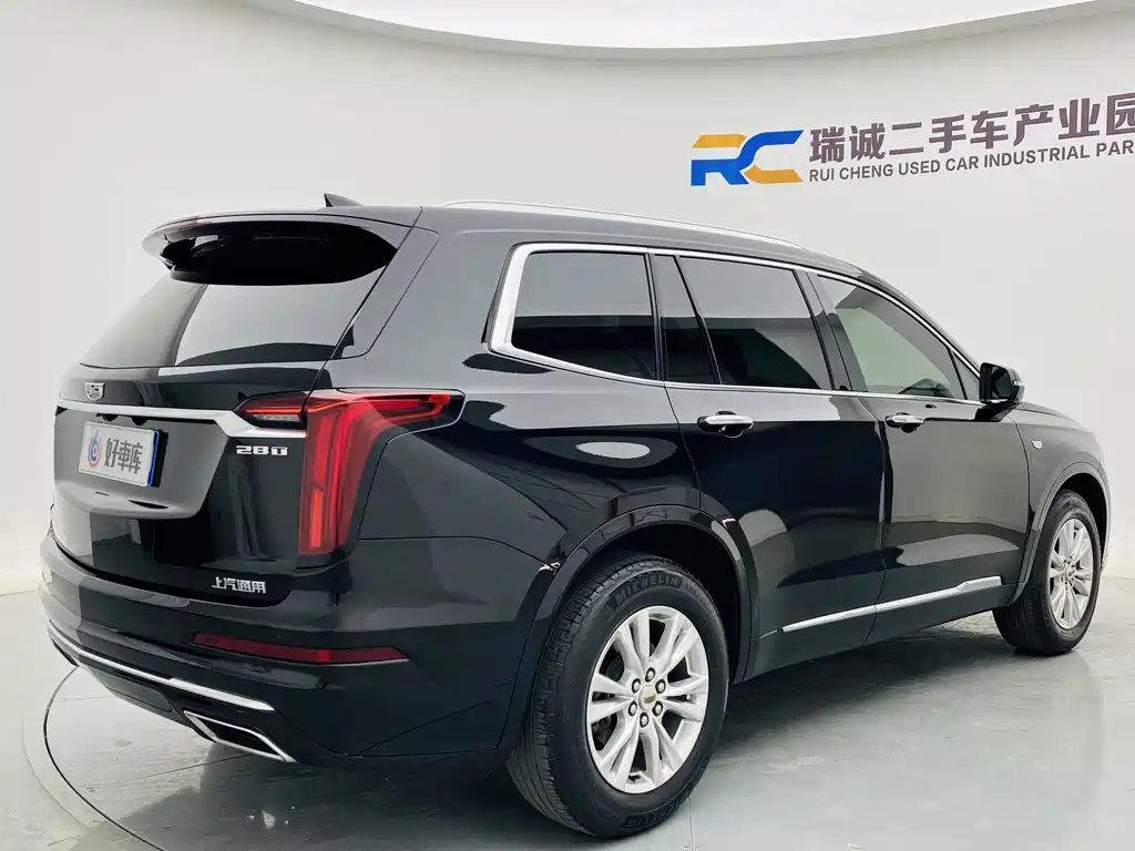 Cadillac XT6 2021 28T мест