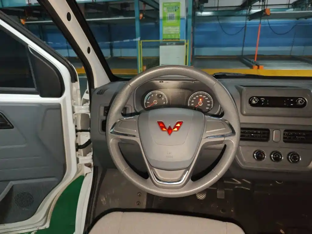 Wuling Yangguang — миниатюра 6
