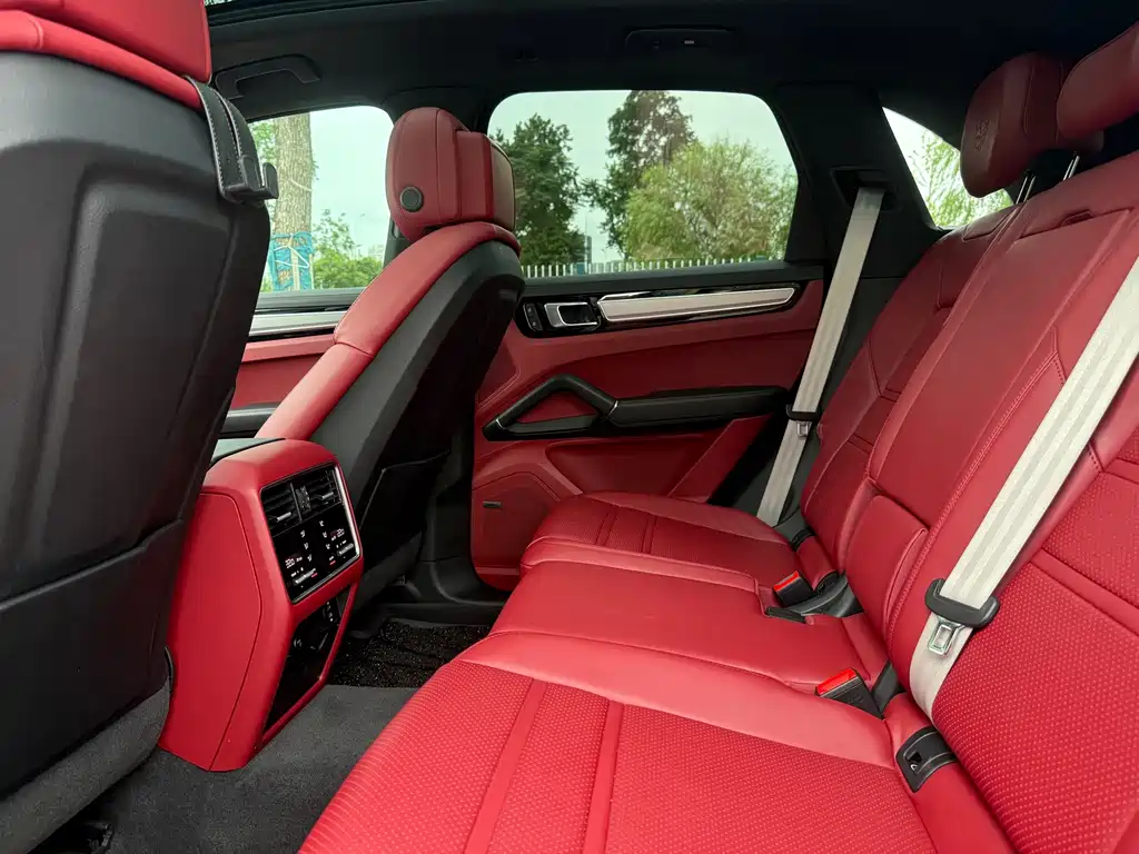 Porsche Cayenne — миниатюра 6