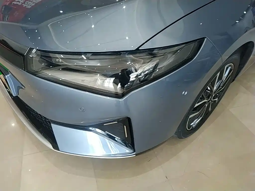 XPeng P5 — миниатюра 24