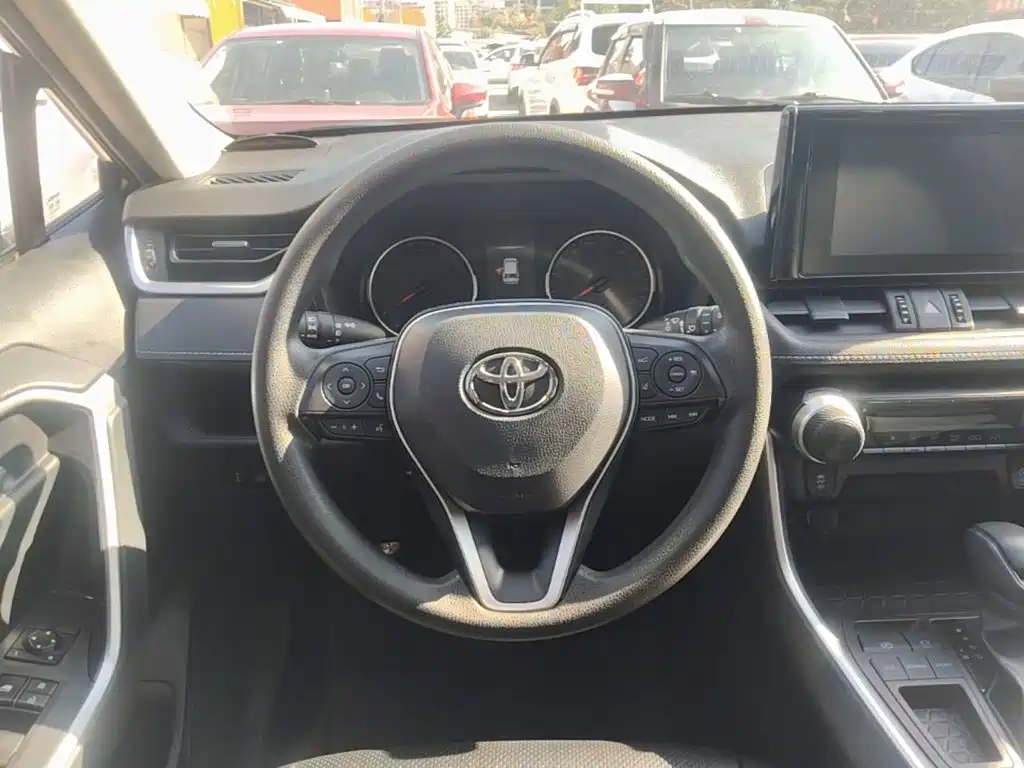 Toyota RAV4 — миниатюра 7