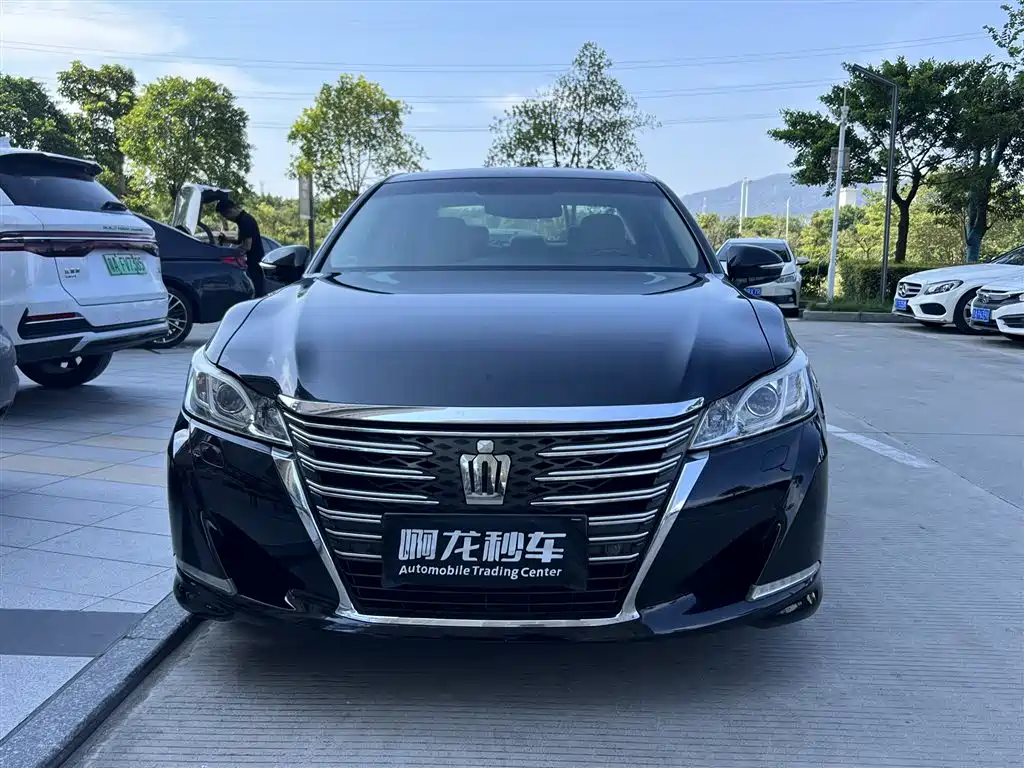 Toyota Crown — миниатюра 2