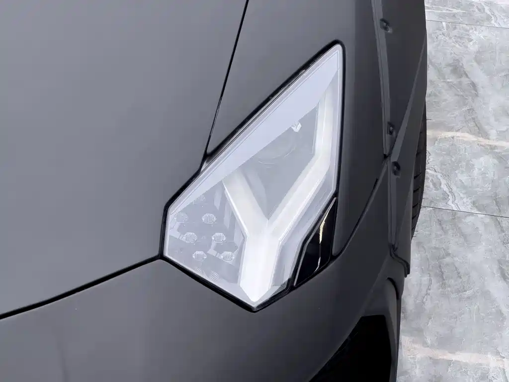 Lamborghini Aventador — миниатюра 9