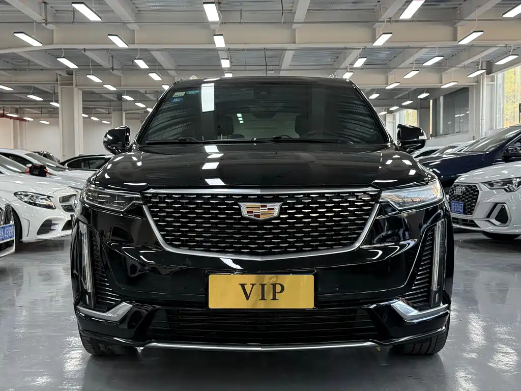 CADILLAC XT6