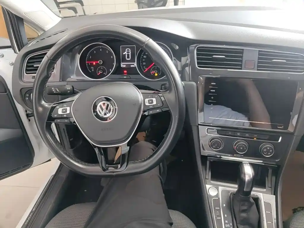 Volkswagen Golf — миниатюра 10