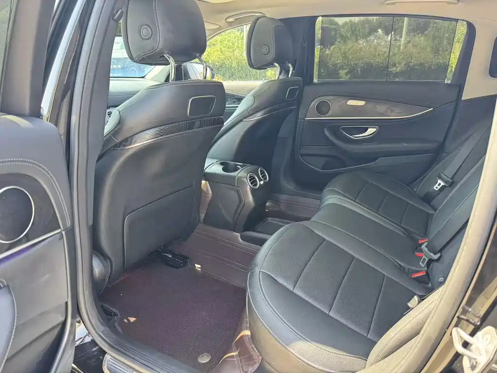 Mercedes-Benz E-Class — миниатюра 12