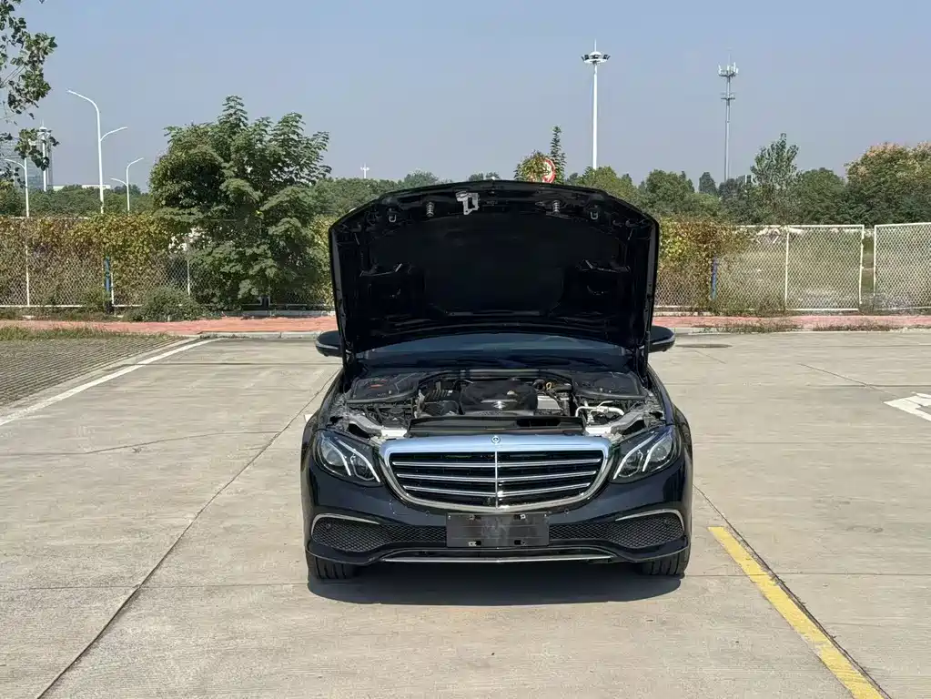 Mercedes-Benz E-Class — миниатюра 7