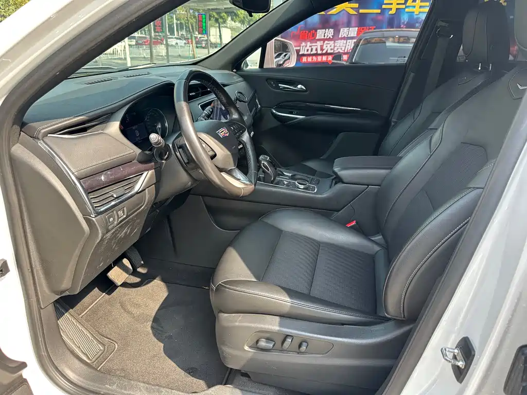 CADILLAC XT4