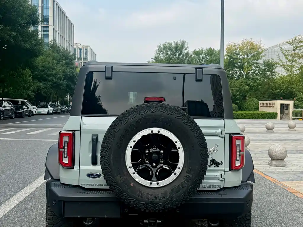 Ford Bronco — миниатюра 5