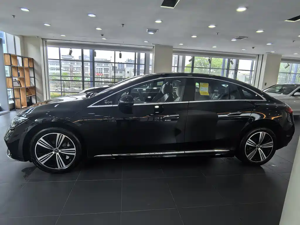 Mercedes-Benz EQE 2025 500 4MATIC