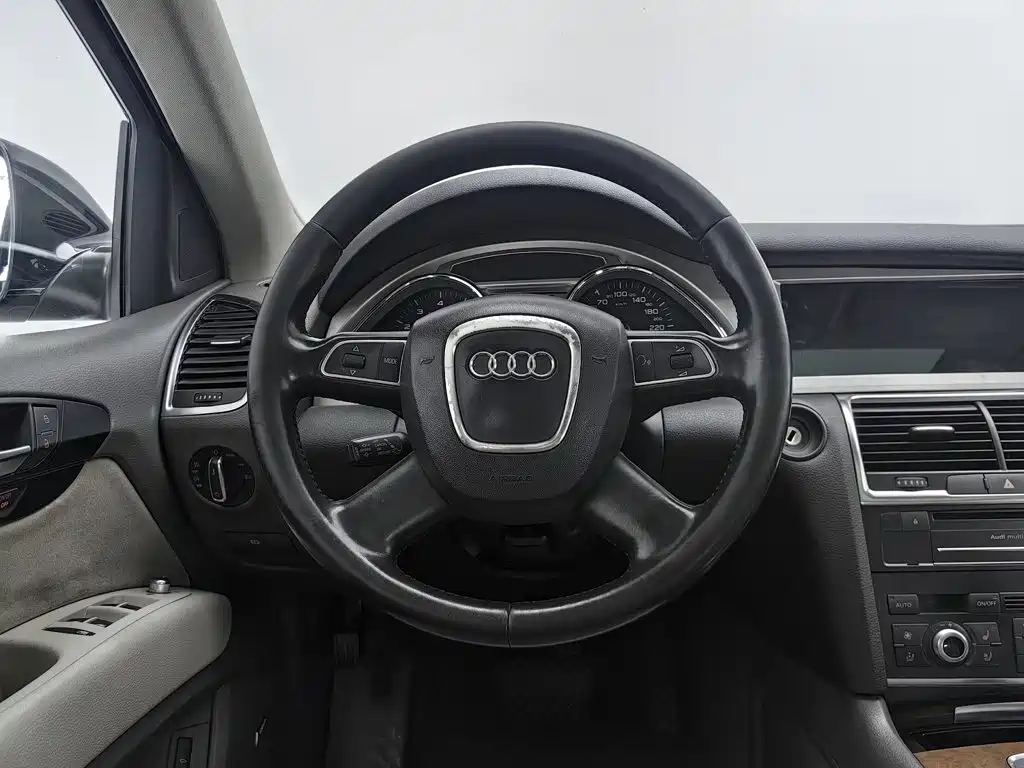 Audi Q7 — миниатюра 11