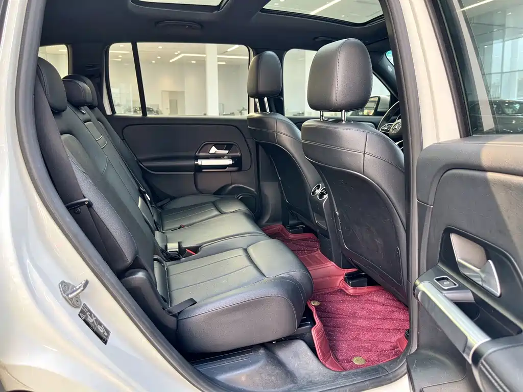 Mercedes-Benz GLB — миниатюра 12