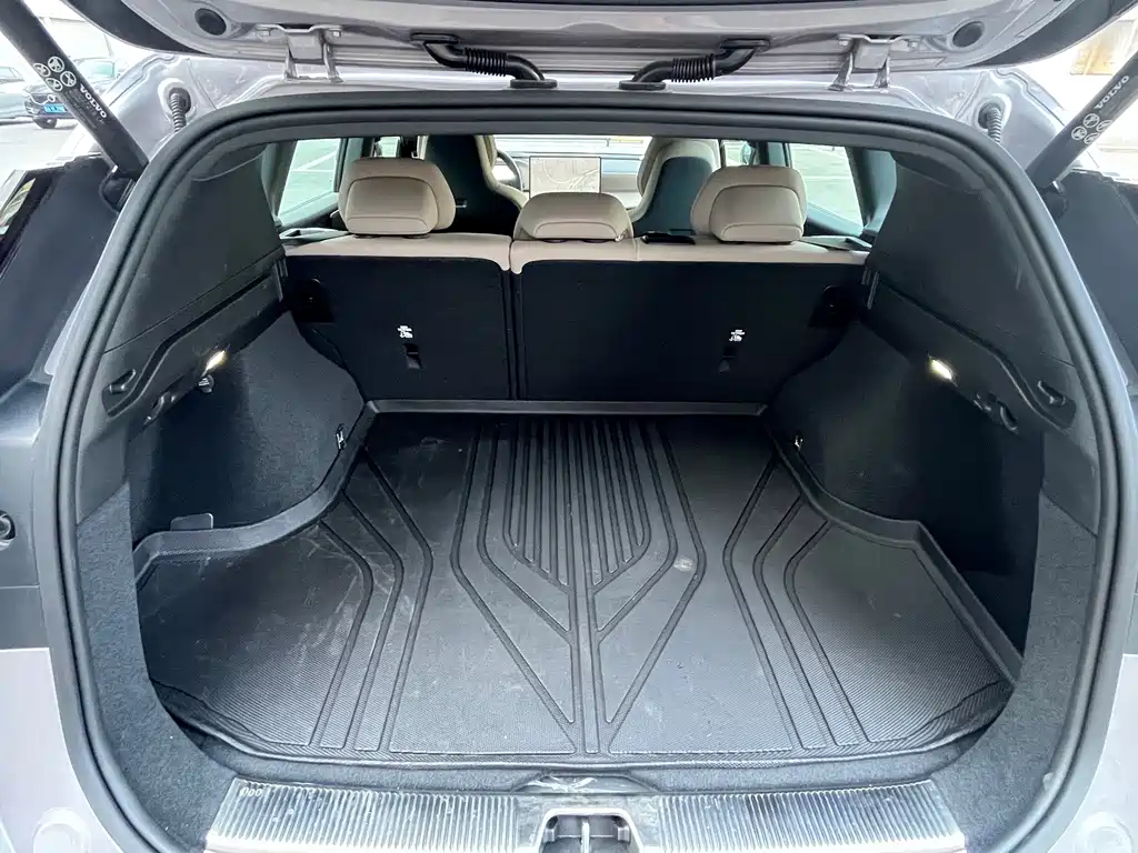 Volvo XC70 PHEV — миниатюра 9