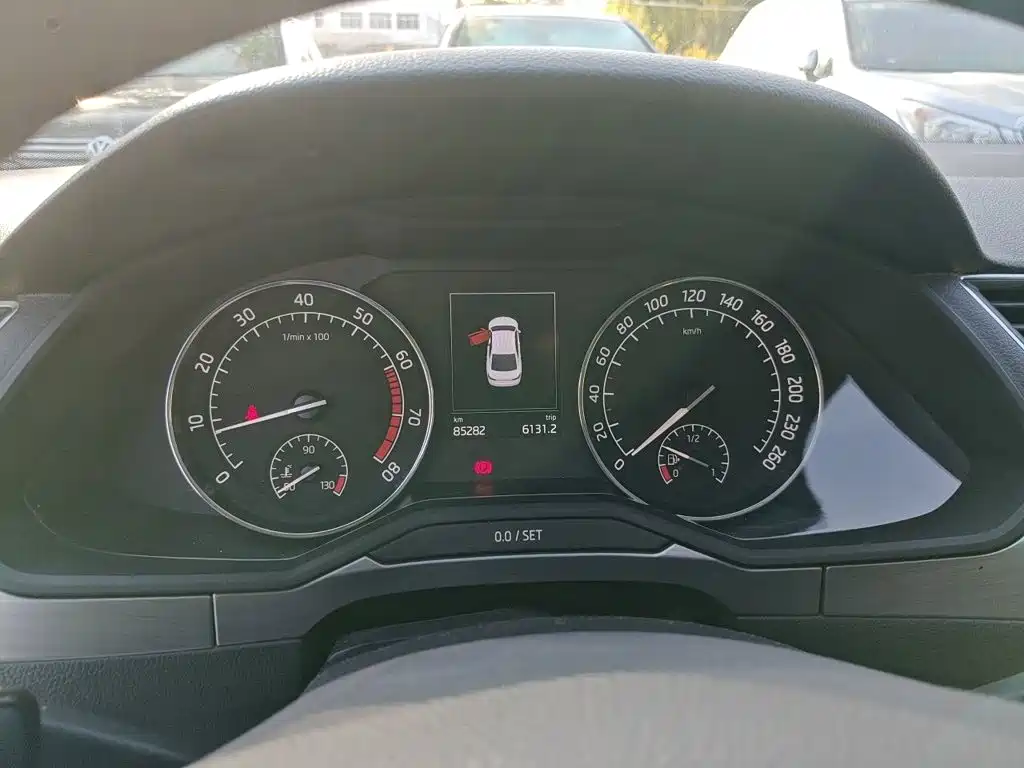 Skoda Superb — миниатюра 12