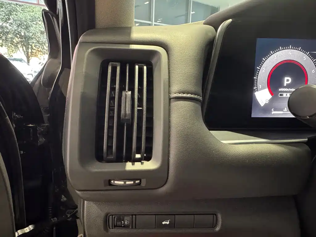 NISSAN EXPLORING THE LAND